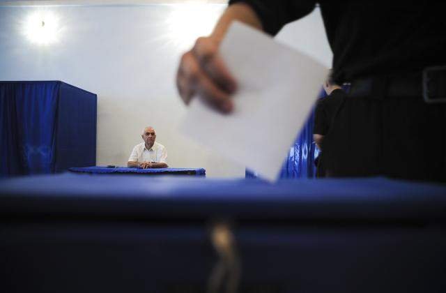 Cati parlamentari ai puterii ar vota motiunea de cenzura?