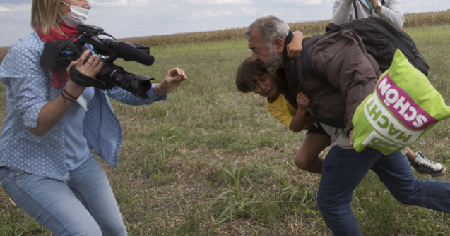 Operatoarea TV care a lovit migranti in Ungaria, condamnata la trei ani de libertate conditionata