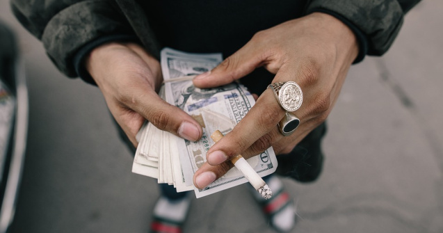 Primii 8 miliardari ai lumii au o avere cat 3,6 miliarde de oameni