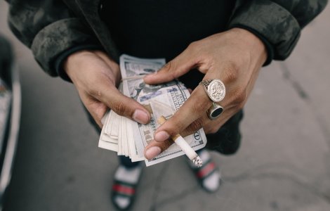 Primii 8 miliardari ai lumii au o avere cat 3,6 miliarde de oameni