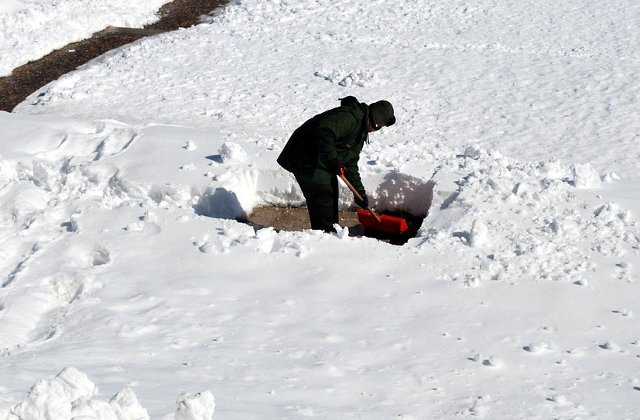 350 de familii vulnerabile primesc kituri pentru deszapezirea gospodariilor