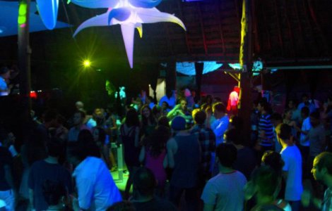 Atac armat intr-un club din Mexic: cel putin 5 morti si 12 raniti