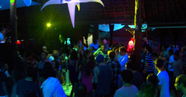 Atac armat intr-un club din Mexic: cel putin 5 morti si 12 raniti