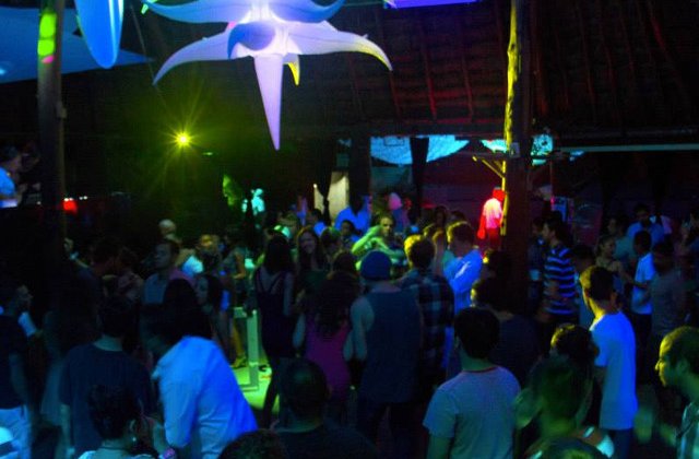 Atac armat intr-un club din Mexic: cel putin 5 morti si 12 raniti