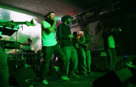  Video  El Negro pleaca in turneu national