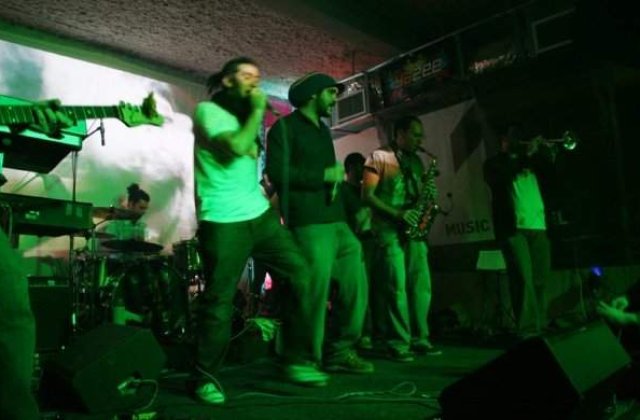 [VIDEO] El Negro pleaca in turneu national