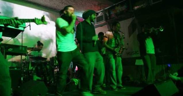  Video  El Negro pleaca in turneu national