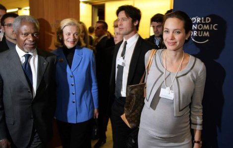 Brad Pitt se ascunde de Angelina Jolie pentru a fuma