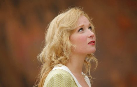 (P) Blestemul de a fi femeie