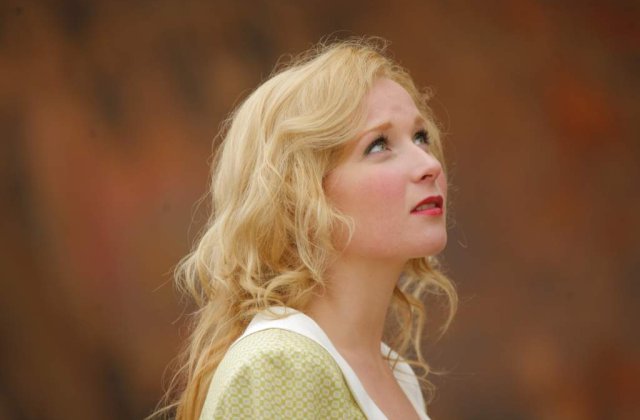 (P) Blestemul de a fi femeie