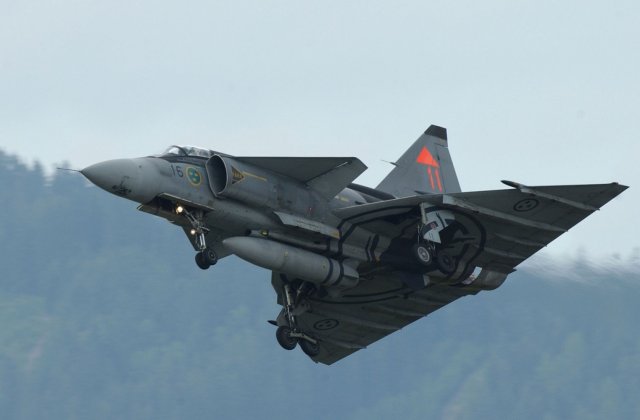 Un avion de lupta a atacat o tabara de refugiati si a facut peste 50 de victime