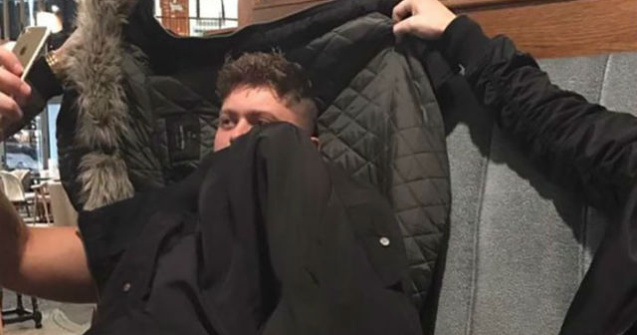 Cum si-a convins acest tanar iubita ca este acasa si nu la bar