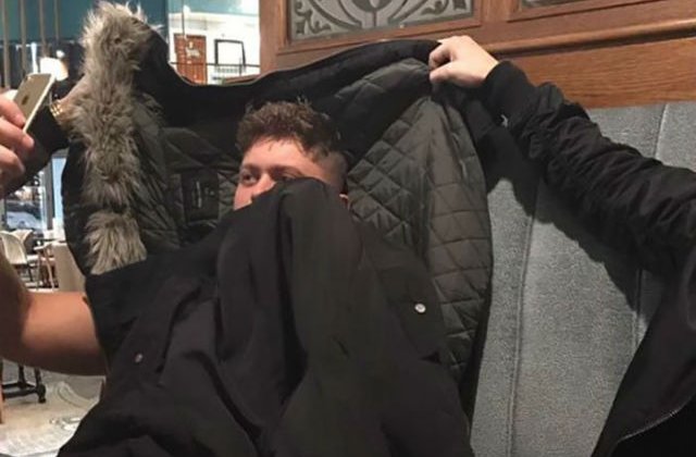 [FOTO] Ce a facut acest tanar pentru a-si convinge iubita ca este acasa si nu la bar cu baietii