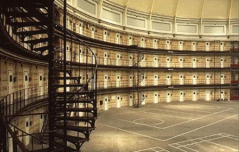 Detinutii de la Rahova invata sa scrie, sa citeasca si sa numere bani