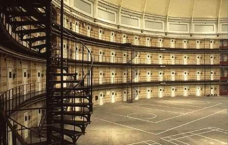 Detinutii de la Rahova invata sa scrie, sa citeasca si sa numere bani