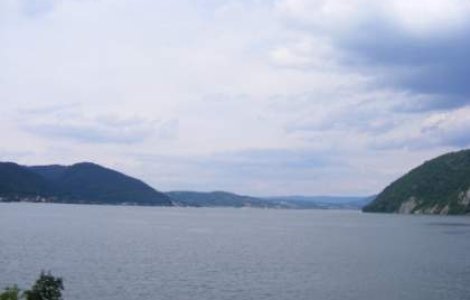 Unda de poluare din Ungaria a ajuns pe Dunare, la intrare in Serbia