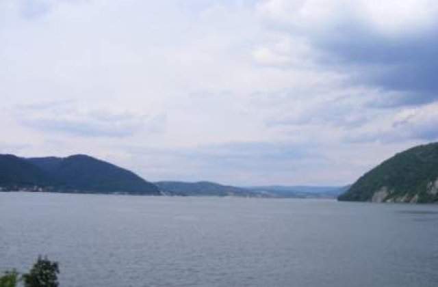 Unda de poluare din Ungaria a ajuns pe Dunare, la intrare in Serbia