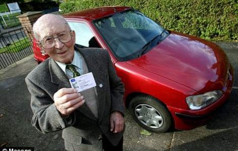 Are 100 de ani, conduce de 85 de ani si nu a facut nici un accident!