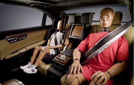 Mercedes-Benz recheama pentru reparatii 85.000 de masini