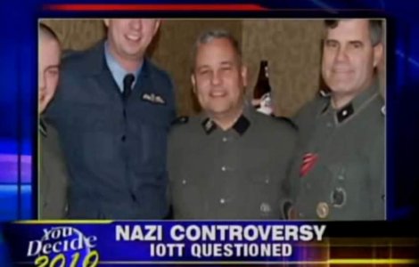  Video  Politician american, surprins purtand uniforma nazista