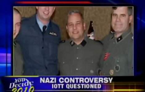  Video  Politician american, surprins purtand uniforma nazista
