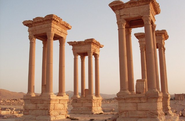 Statul Islamic a distrus un monument istoric din orasul Palmyra si o parte a teatrului roman