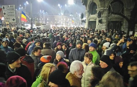 Klaus Iohannis s-a alaturat multimii de protestatari din Bucuresti
