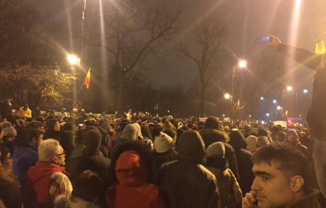 Protestele din Romania, in atentia presei internationale: Mii de romani cer in strada Guvernului sa renunte la gratieri