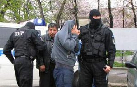 Doi romani acuzati de agresarea unui cuplu de olandezi vor fi expulzati din Italia