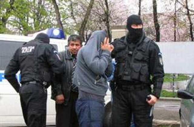  Doi romani acuzati de agresarea unui cuplu de olandezi vor fi expulzati din Italia