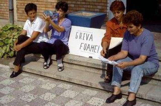 Invatatoarea aflata in greva foamei a fost la un pas de moarte