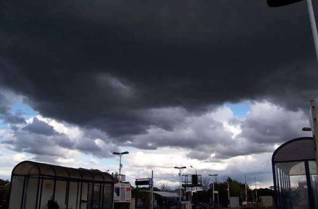 Ucraina: Un tren s-a ciocnit cu un autocar