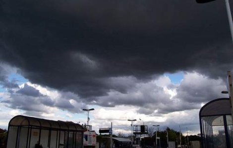 Ucraina: Un tren s-a ciocnit cu un autocar