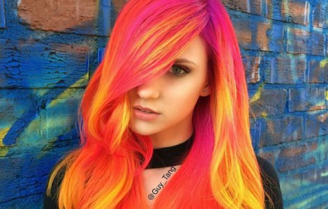 Trendul anului 2017: par curcubeu care straluceste in intuneric