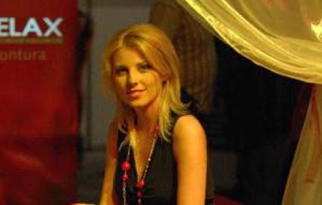 Alina Plugaru a acordat un interviu intr-o biblioteca