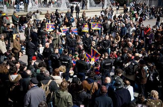 Proteste fara precedent in Franta impotriva Legii Pensiilor