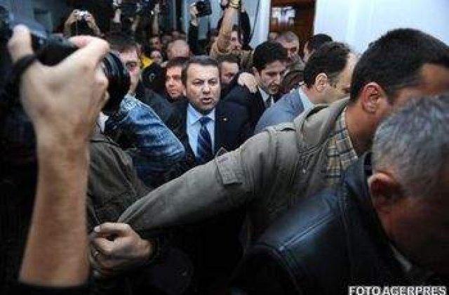 [VIDEO] Protestul de la Ministerul Finantelor. Episodul II