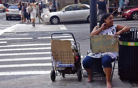 Canada: Somerii devin stripperi si dame de companie, ajutati de Guvern