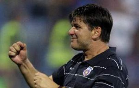 Stelistii au sarbatorit calificarea in grupe pe ritmuri de manele