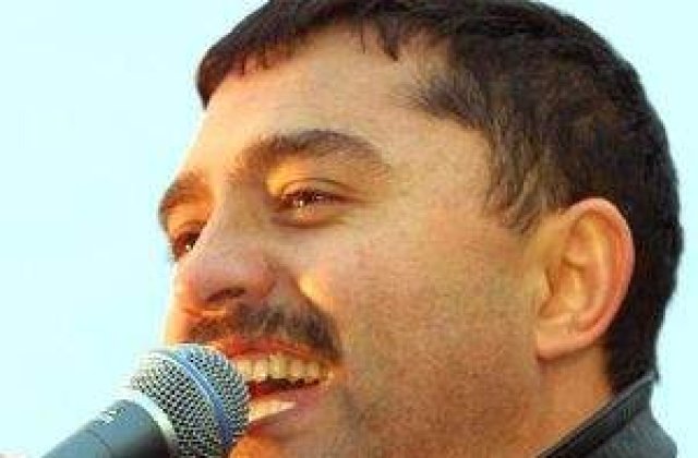 Nicolae Guta sponsorizeaza spectacolele de manele regizate de el 