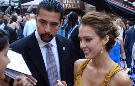 Jessica Alba refuza sa apeleze la chirurgia estetica