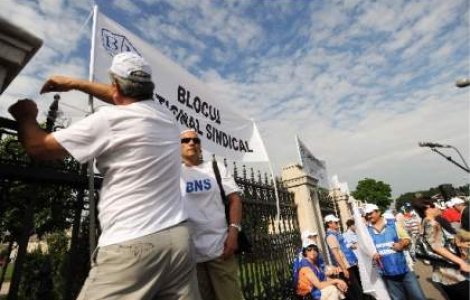 Revolta spontana s-a mutat de la Finante la Educatie