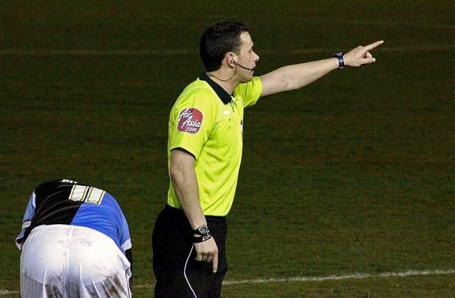 UEFA vrea arbitri suplimentari la EURO 2012