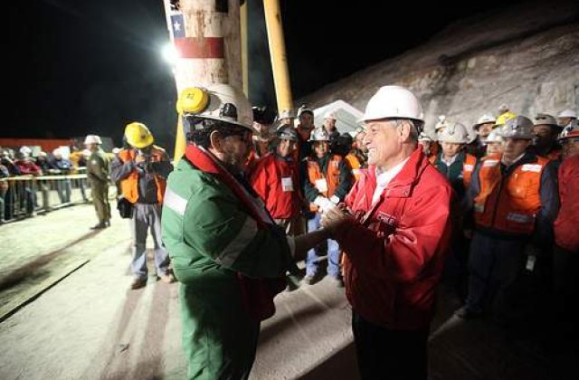 Steve Jobs le-a donat iPod-uri minerilor din Chile