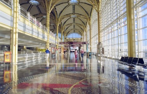 SUA: Mii de persoane au ocupat principalele aeroporturi