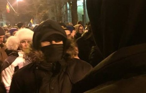 Zeci de mii de oameni au protestat in Capitala si alte orase din tara