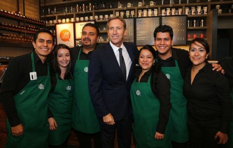 Starbucks promite sa angajeze 10.000 de refugiati