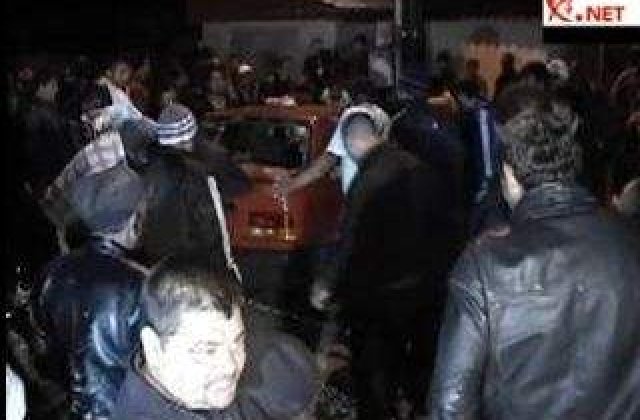 [VIDEO] Violente in strada la Glina pe fondul unei crime