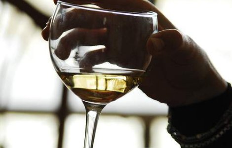 Italia: Hot roman, prins pentru ca s-a oprit sa bea o sticla de vin