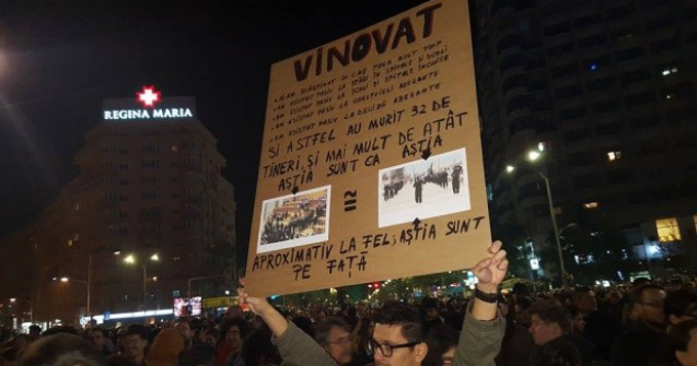  Update  Peste 15.000 de persoane protesteaza in Piata Victoriei